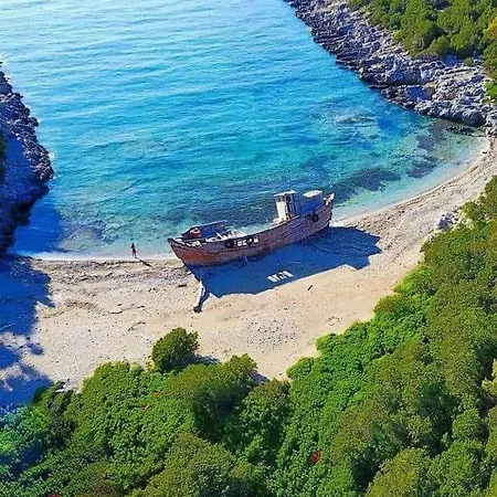 To Sokaki Skyros